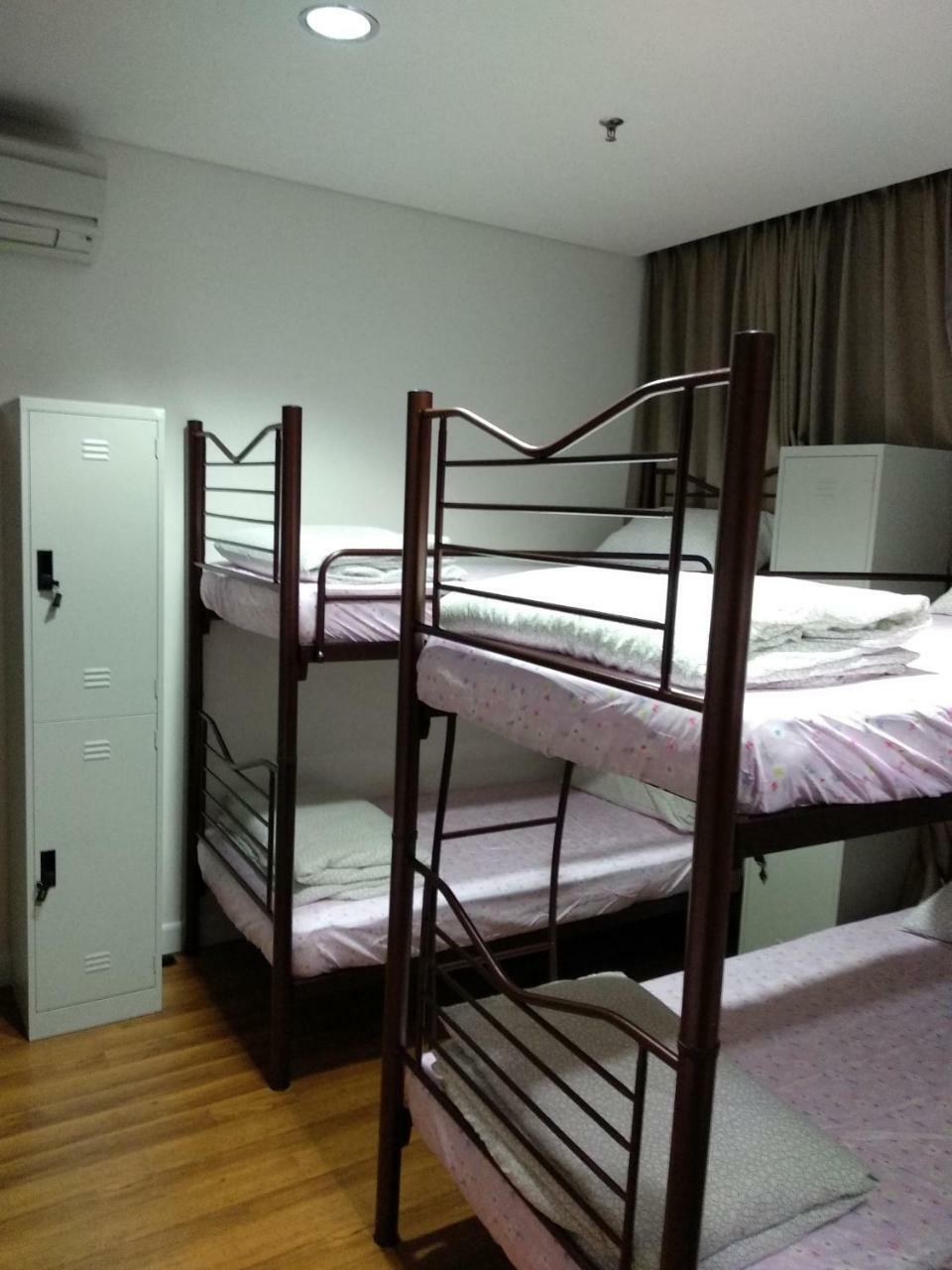 Twin Towers Dorms Hostel Куала Лумпур Екстериор снимка