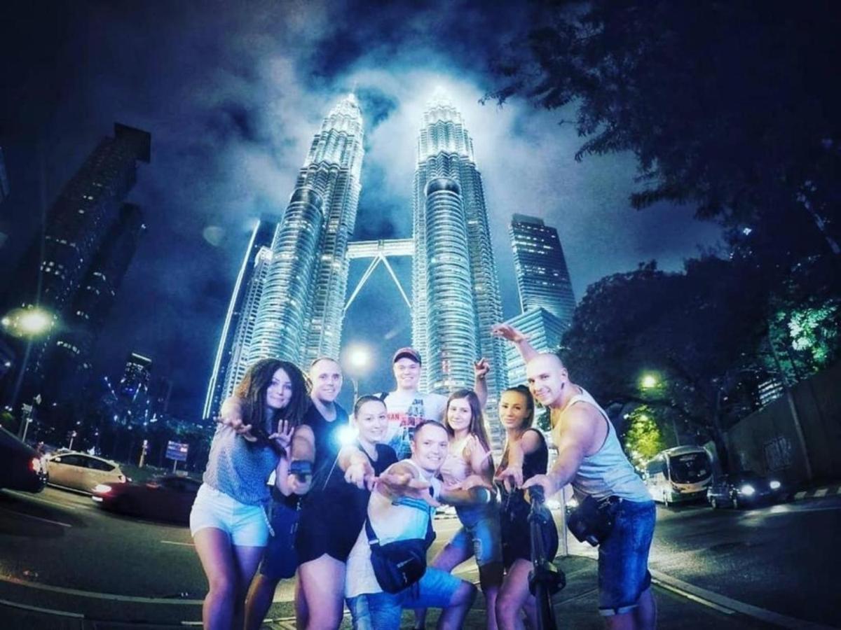 Twin Towers Dorms Hostel Куала Лумпур Екстериор снимка
