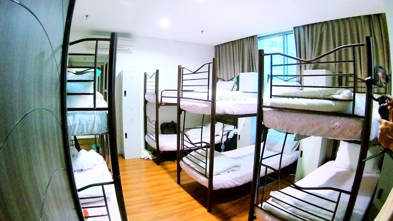 Twin Towers Dorms Hostel Куала Лумпур Екстериор снимка